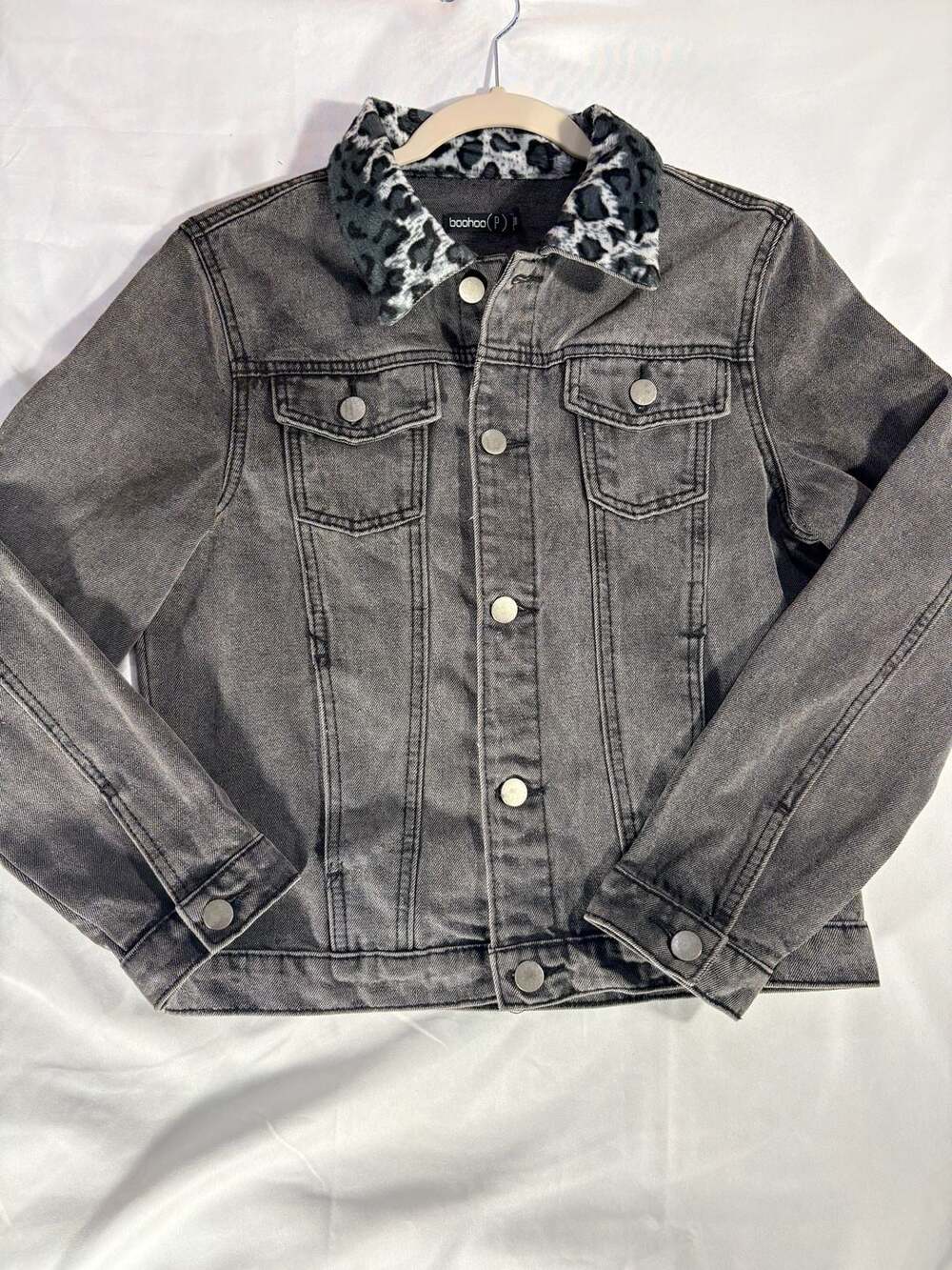 boohoo(P) Grey Denim Jacket with Animal Print Collar